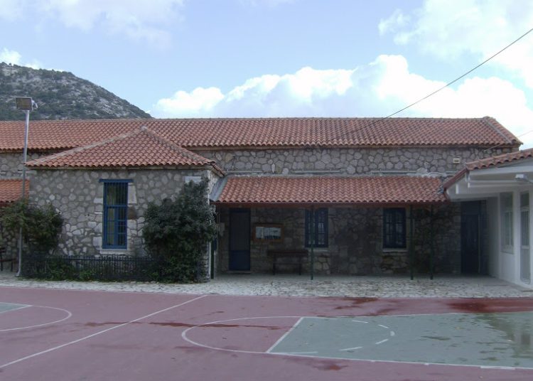 Δίβρη: Ο επιχειρηματίας Τηλέμαχος Φωτεινός χορηγεί ετήσιο χρηματικό βοήθημα σε μαθητές