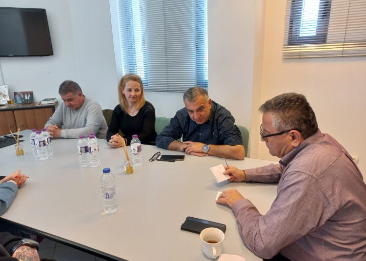 Δήμος Πηνειού: Συνάντηση δημάρχου με Εμπορικό Σύλλογο για μείωση τελών κοινόχρηστων χώρων