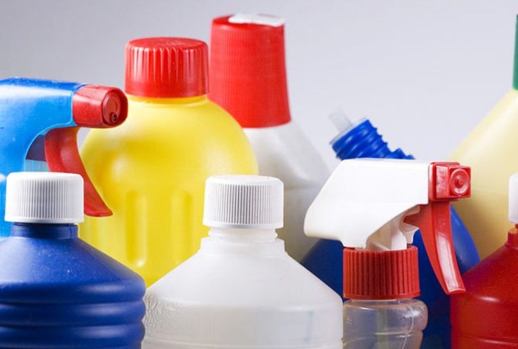 Aυτά είναι τα επικίνδυνα χημικά που μας αρρωσταίνουν και βρίσκονται παντού