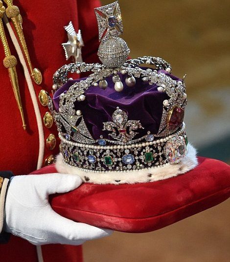 Τα Βασιλικά κοσμήματα αμύθητης αξίας της Αγγλίας-Τα ζηλεύουν και οι πιο πλούσιοι