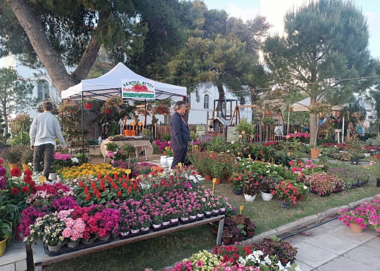 Με επιτυχία εγκαινιάστηκε η Ανθοκομική Έκθεση στο Επαρχείο – Έως και την Κυριακή 14/5 και ώρες 10.00-22.00