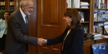 Ανέλαβε υπηρεσιακός πρωθυπουργός ο Ιωάννης Σαρμάς