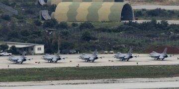 116 Πτέρυγα Μάχης Αράξου: Απολύουν στρατιωτικούς και δεν τους δίνουν ούτε ένσημα