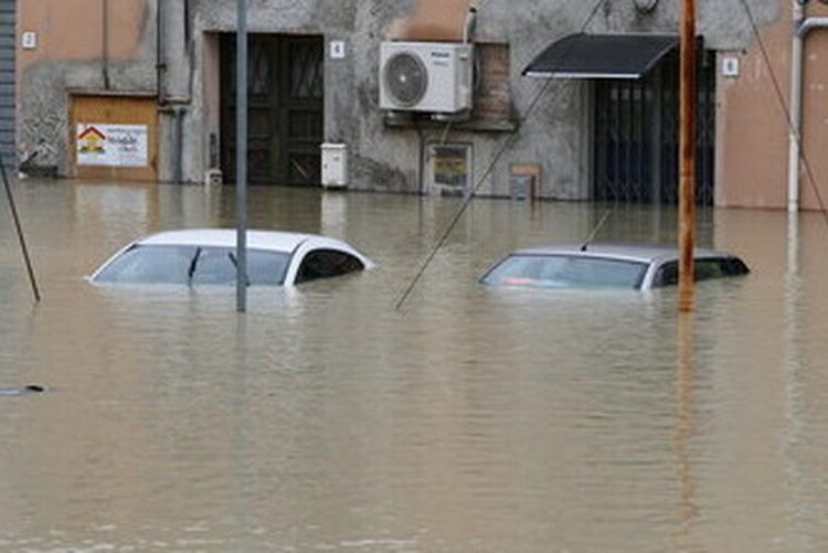 Ιταλία – Κακοκαιρία: 15 νεκροί και 36.000 άνθρωποι που εγκατέλειψαν τα σπίτια τους