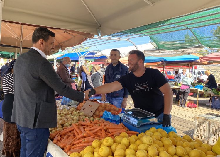 Επίσκεψη του Ανδρέα Νικολακόπουλου στα καταστήματα και τη λαϊκή αγορά Αμαλιάδας