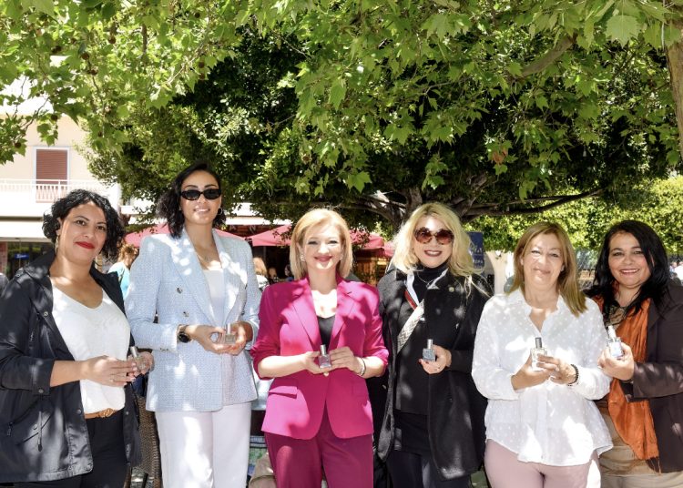 Διονυσία Αυγερινοπούλου στη Ζαχάρω: Γυναικεία χαμόγελα & αθρόα ήταν η ανταπόκριση των γυναικών της περιοχής