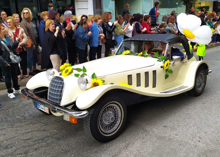 Πύργος-Ανθεστήρια: Γέμισε η πόλη μυρωδιές, χρώματα και χαμόγελα