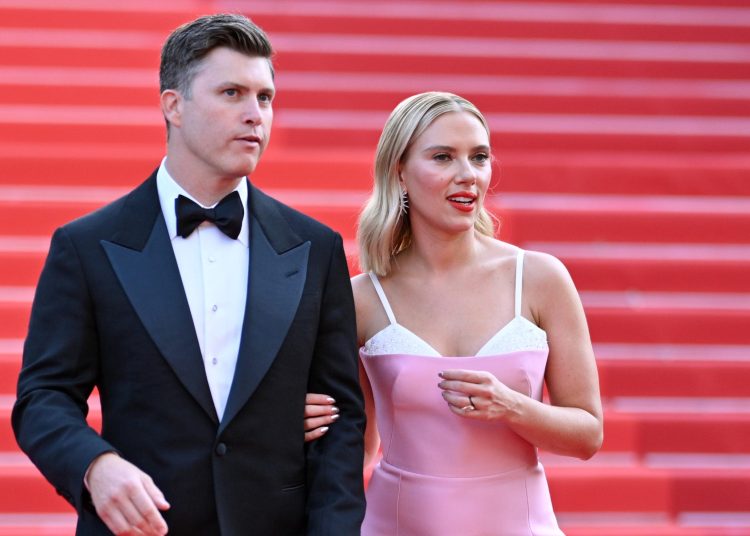 Scarlett Johansson: Η εντυπωσιακή Prada τουαλέτα στο κόκκινο χαλί των Καννών