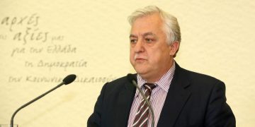Αλέκος Παπαδόπουλος: Κίνδυνος χρεωκοπίας για την ελληνική οικονομία