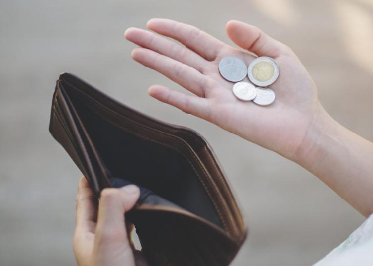 Ελλάδα-Σοκ: Κινδυνεύουν με φτώχεια 2.722.000 άτομα