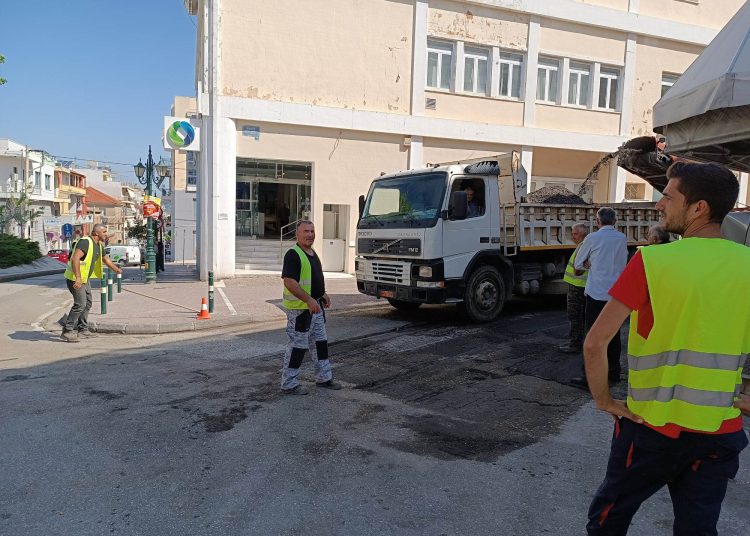 Πύργος: Εργασίες ασφαλτόστρωσης στην οδό Τάση Καζάζη (πρώην Αχιλλέως)