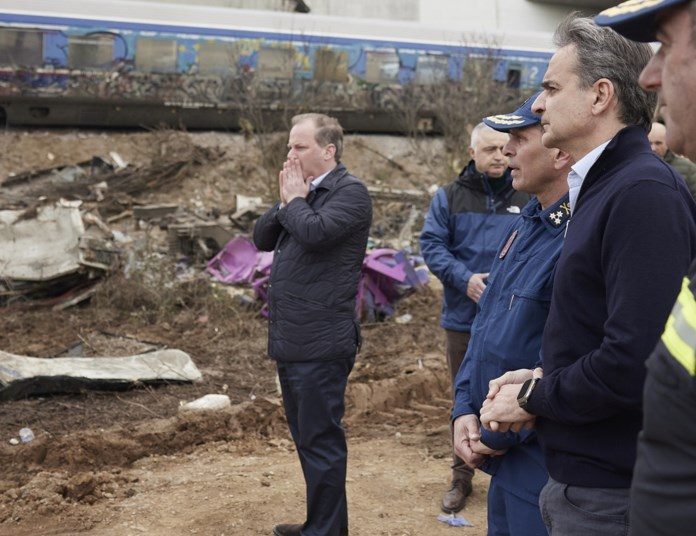 Μήνυση σε πολιτικούς από συγγενείς θυμάτων των Τεμπών-Μητσοτάκης: ¨Χρησιμοποιούν το θέμα πριν τις εκλογές¨