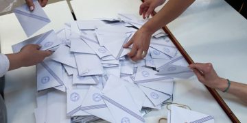 Διαφορά ΝΔ-ΣΥΡΙΖΑ: Σχεδόν 40 μονάδες σε αναποφάσιστους, ελ. επαγγελματίες