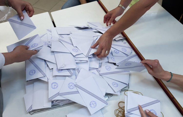 Διαφορά ΝΔ-ΣΥΡΙΖΑ: Σχεδόν 40 μονάδες σε αναποφάσιστους, ελ. επαγγελματίες