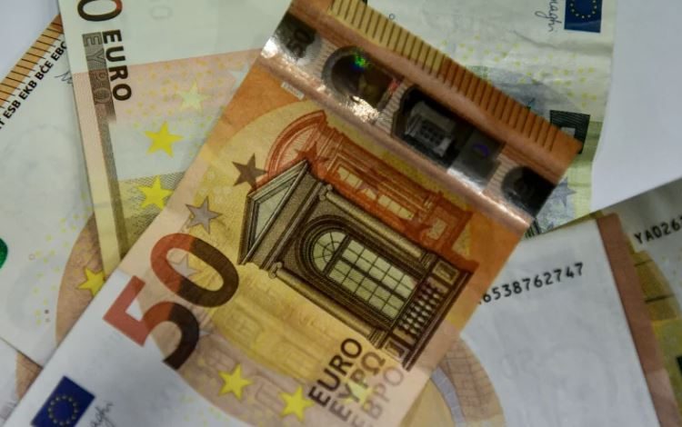 150 ευρώ στους 18αρηδες: Όλη η διαδικασία για να πάρετε τα χρήματα