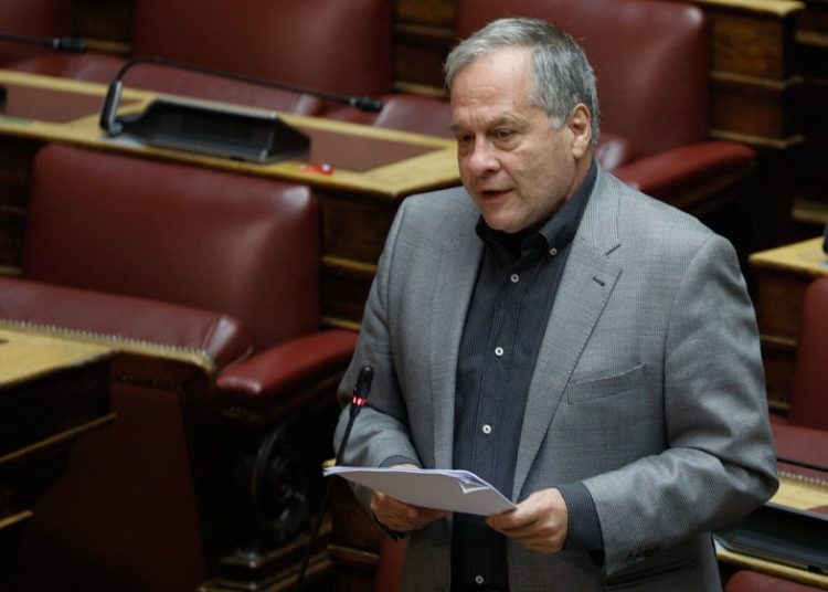 Πάτρα: Επιτέθηκαν σε βουλευτή του ΣΥΡΙΖΑ- Βρισιές, σπρωξιές & χτύπημα με… βέσπα!