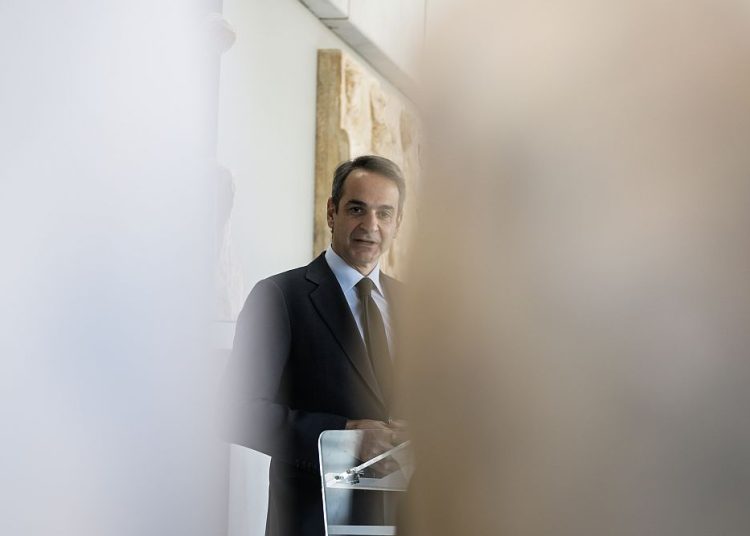 Κρυφή συνάντηση ακροδεξιών με στέλεχος Μαξίμου-Τι γίνεται στο παρασκήνιο