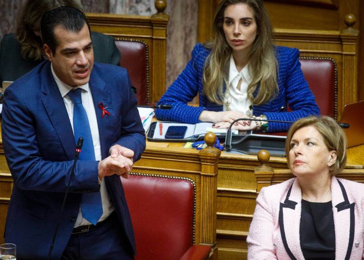 Κυβέρνηση: Τα κενά γιατρών θα τα καλύπτουν γιατροί άλλης ειδικότητας-Αντιδρά η ΠΟΕΔΗΝ