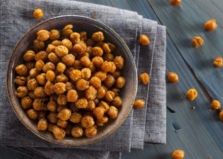 Ρεβίθια στον φούρνο αντί για πατατάκια. Το υγιεινό και νόστιμο σνακ!