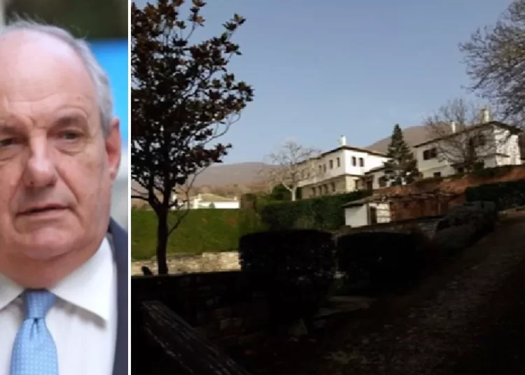 Πλειστηριασμοί: Τετραπλό σφυρί για ακίνητα του Τέρενς Κουίκ στο Πήλιο