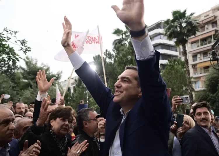 Τσίπρας: Το «μαχαίρι στο κόκκαλο» για Τέμπη και παρακολουθήσεις