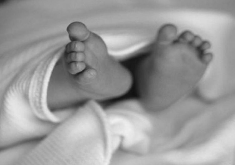 Άρτα: Πήγε να πέσει από το μπαλκόνι η μάνα του βρέφους-Την έχουν σε καταστολή