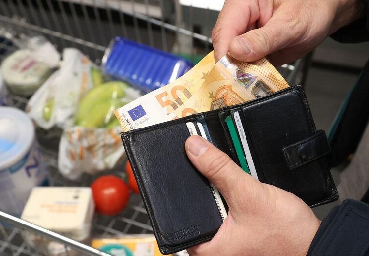 Δημοσκόπηση: Σε χειρότερη κατάσταση τα νοικοκυριά σήμερα σε σχέση με 4 χρόνια πριν