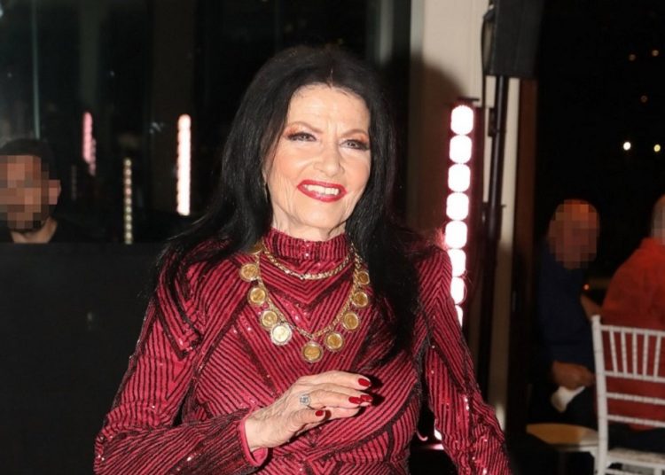 Ζωζώ Σαπουντζάκη: Δείτε φωτογραφίες από το πάρτι για τα 90α γενέθλιά της