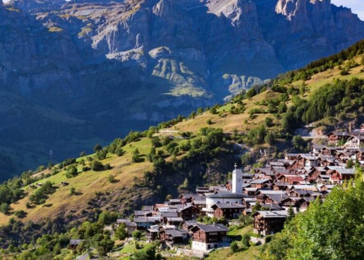 Χωριό στην Ελβετία σου δίνει 55.000 ευρώ για να μετακομίσεις