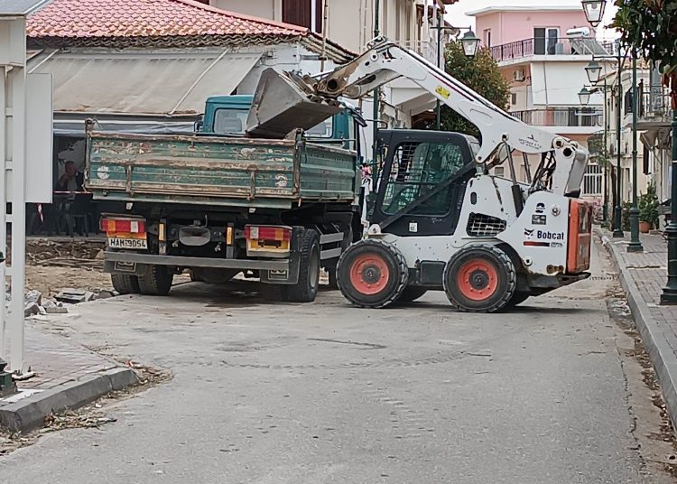 Επιτάλιο: Σε εξέλιξη τα έργα ανάπλασης πλατείας και ασφαλτοστρώσεις