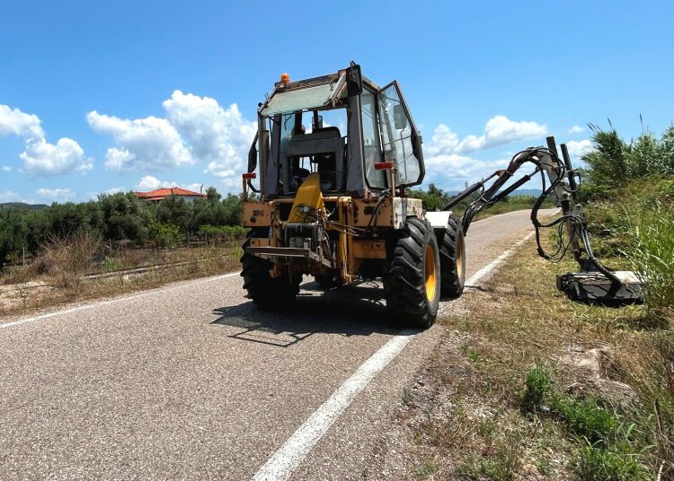 Οδικό δίκτυο Ηλείας: Συνεχής καθαρισμοί από την Περιφέρεια