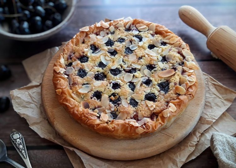 Τάρτα με αμύγδαλα και κεράσια