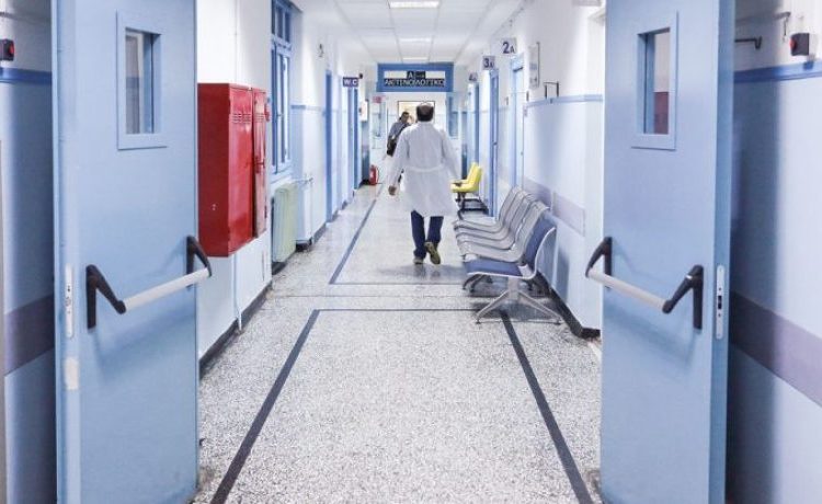 Δυτ. Ελλάδα: Ο ασθενής έσπασε στο ξύλο δύο γιατρούς