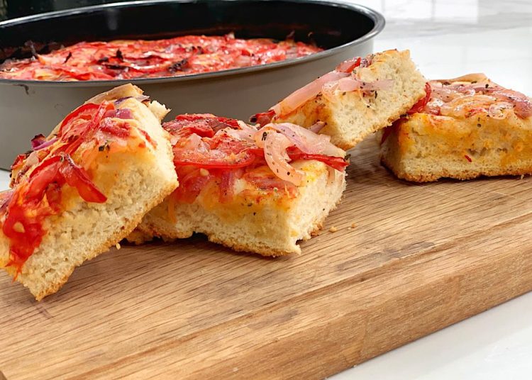 Λαδένια Κιμώλου, η ελληνική πίτσα