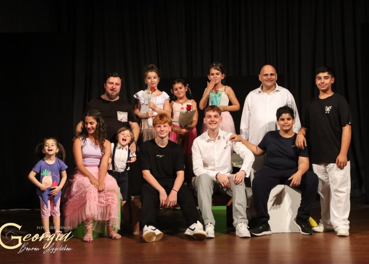 Θεατρικό εργαστήρι Ωδείου Πύργου: Καταχειροκροτήθηκαν οι μικροί πρωταγωνιστές της παράστασης