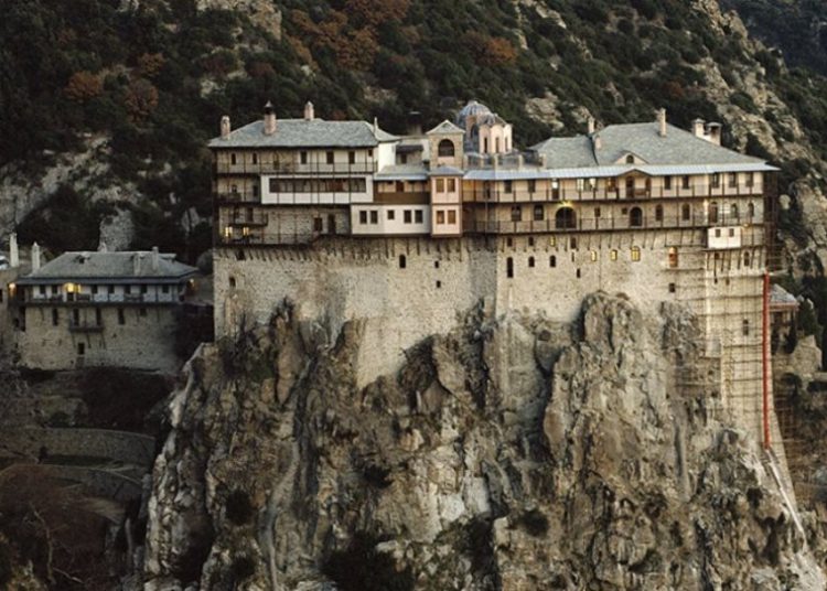 Tι συμβαίνει με το Άγιο Όρος-Έλεγχοι για ξέπλυμα χρήματος στις μονές