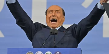 Σίλβιο Μπερλουσκόνι: Πέντε μικρές ιστορίες για το ποιος πραγματικά ήταν ο αείμνηστος Καβαλιέρε