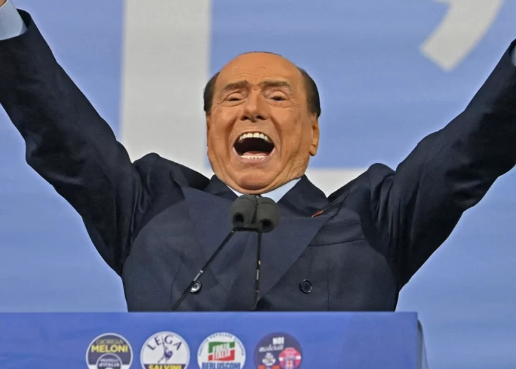 Σίλβιο Μπερλουσκόνι: Πέντε μικρές ιστορίες για το ποιος πραγματικά ήταν ο αείμνηστος Καβαλιέρε