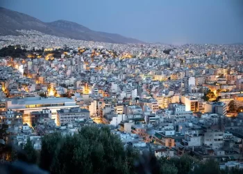 Ενοίκια από «χρυσάφι»: Έκρηξη τιμών με τους ενοικιαστές σε απόγνωση – Είτε απρόσιτα, είτε σε άθλια κατάσταση τα προσφερόμενα σπίτια