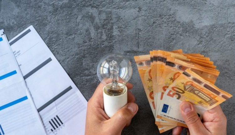 Ρεύμα: Από Οκτώβριο η ρήτρα θα ¨καίει¨ πάλι τους λογαριασμούς-Τι αλλαγές σχεδιάζονται