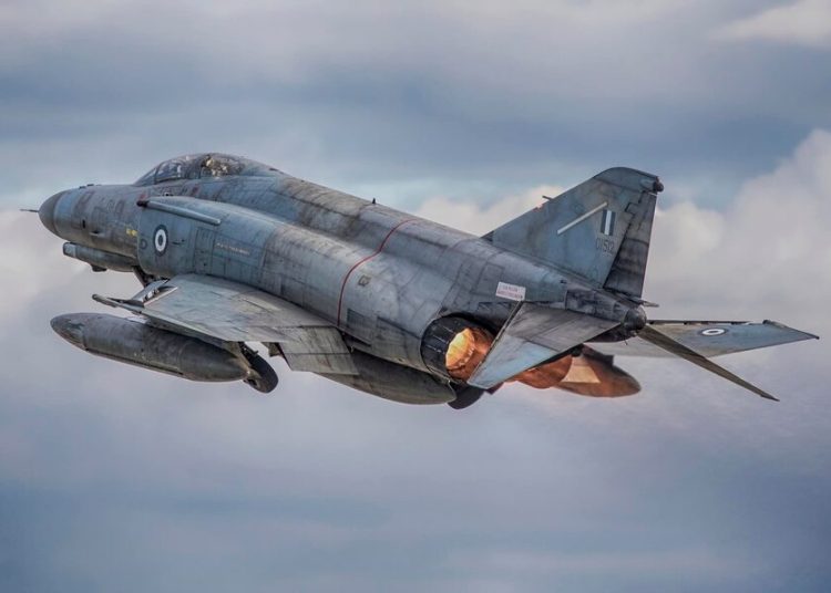 Ανδραβίδα: Εγκυμονούσα…πιλοτάρει phantom!