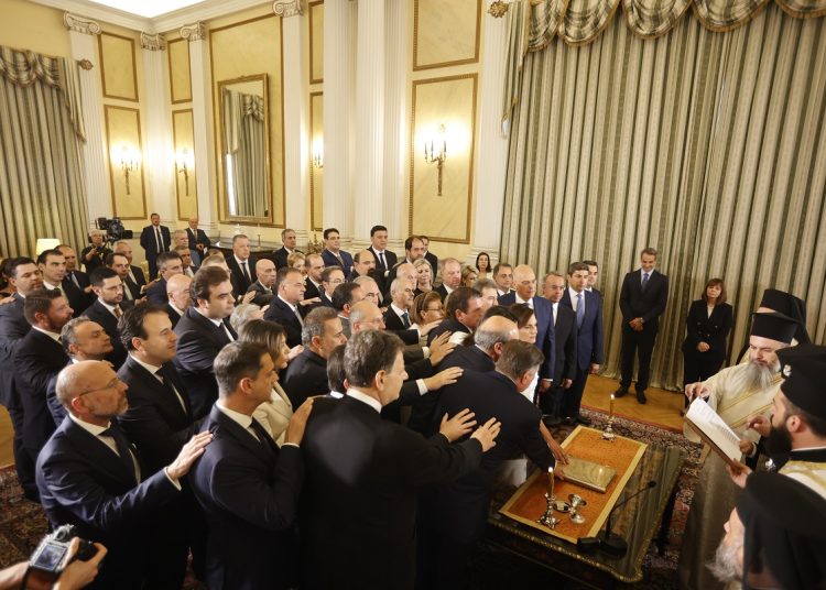 Ορκίστηκε η νέα κυβέρνηση