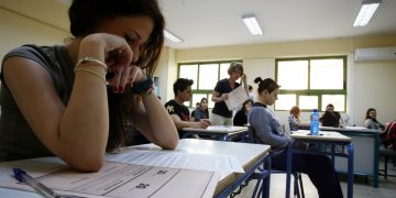 Πανελλαδικές -ΓΕΛ: Ιστορία, Φυσική και Οικονομία γράφουν οι υποψήφιοι