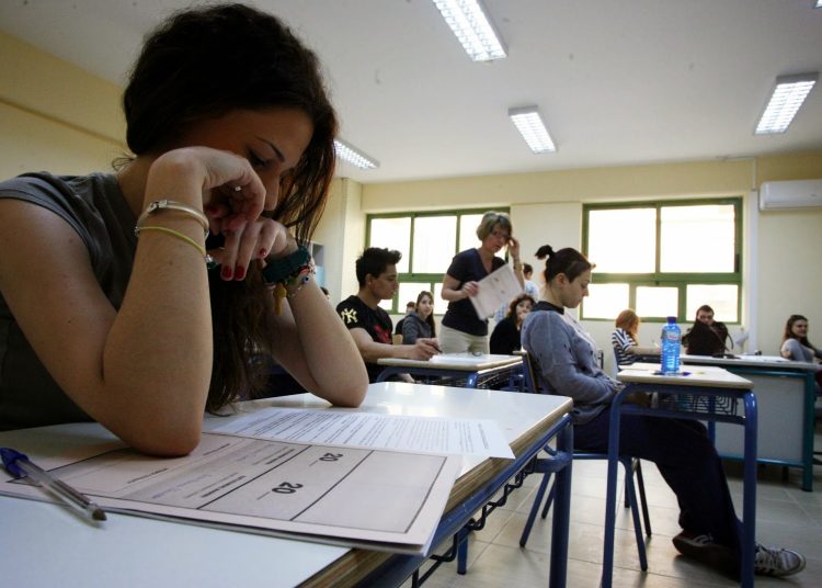 Πανελλαδικές -ΓΕΛ: Ιστορία, Φυσική και Οικονομία γράφουν οι υποψήφιοι