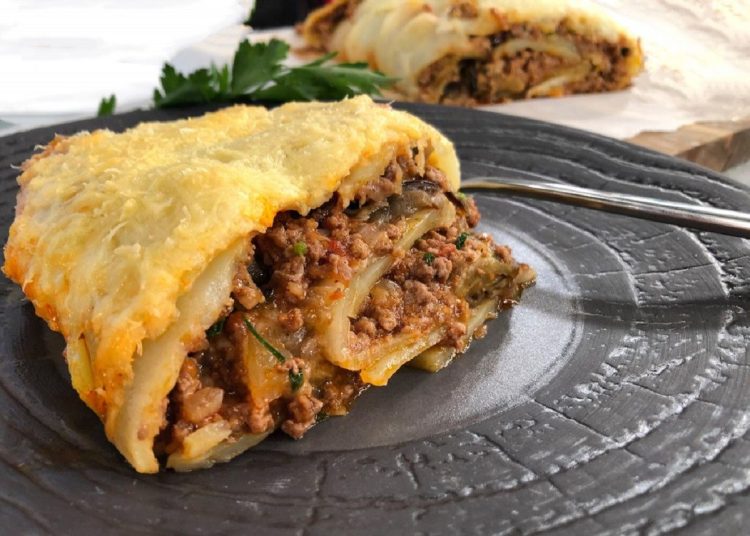 Ρολό με γέμιση μουσακά