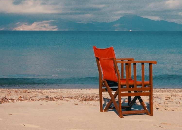 Ελλάδα: 1 στους 2 δεν θα κάνει διακοπές – “Ψαλίδι” στη διασκέδαση και αγορές με… μέτρο