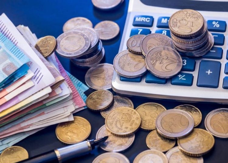 Εφορία: Έρχονται κατασχέσεις τραπεζικών λογαριασμών σε οφειλέτες