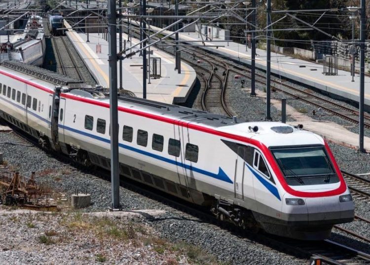 Λάρισα: Δυο τρένα κινούνταν στην ίδια γραμμή-Παρολίγον σύγκρουση-Διαψεύδει η εταιρία