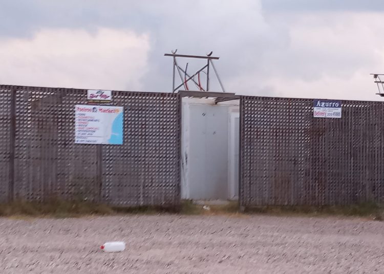 Δημότης ρωτά τον Δήμο Πύργου: Που πήγε ηλιακός που ήταν πάνω στiς τουαλέτες της μαρίνας, πέταξε;