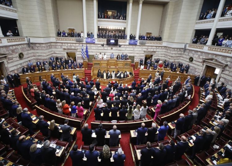 Ορκίστηκαν οι βουλευτές – Ολα όσα συνέβησαν, φωτογραφίες και στιγμιότυπα